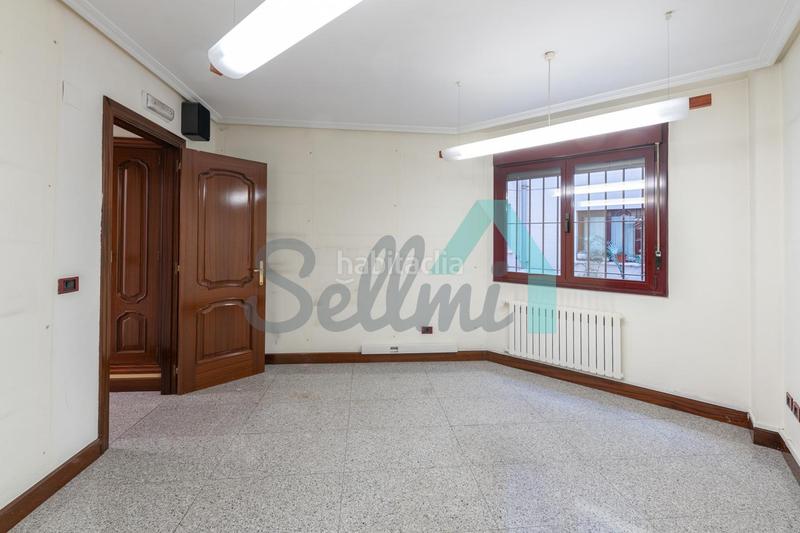 Foto c56e1771-a496-4396-b1c4-0a6835816b6f. Rent office space with heating in Plaza de América Oviedo