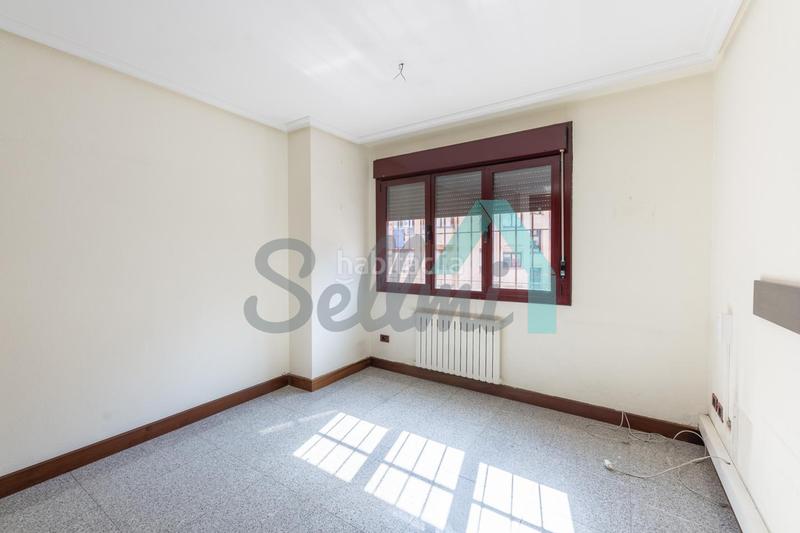 Foto c8f873c4-221e-448c-bbdc-e8572393aa4b. Rent office space with heating in Plaza de América Oviedo