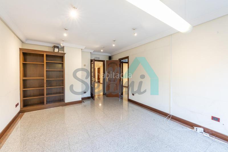 Foto d0adf634-d42e-46f4-bc58-cf0820060832. Rent office space with heating in Plaza de América Oviedo
