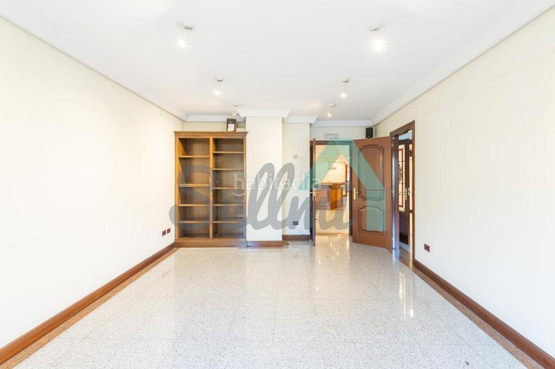 Foto d0d351a8-dfb0-4392-8f6a-2deaa1935027. Rent office space with heating in Plaza de América Oviedo
