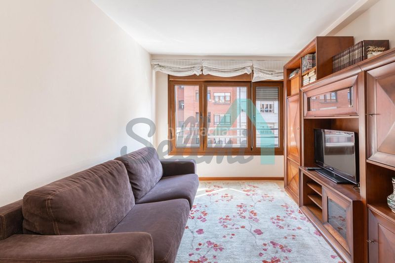 Foto 4130dda5-7a5a-4954-84c0-7a9576aeeb13. Rent flat with heating in Centro Avilés