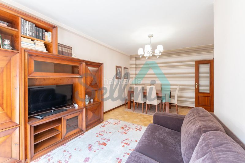 Foto bc334882-bac3-4b0c-8b7a-6b9a3f29285d. Rent flat with heating in Centro Avilés