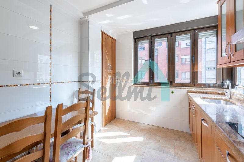 Foto eeb205c9-f693-475d-b275-6cbdf396caf4. Rent flat with heating in Centro Avilés