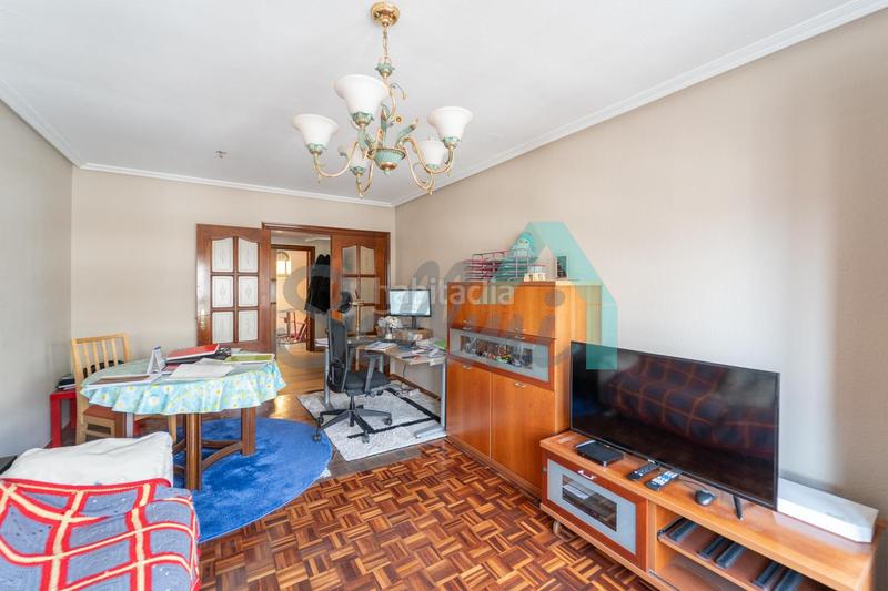 Foto 0af503f5-b778-4eee-bf1d-437c8fdab2c1. Etagenwohnung mit heizung parking in Laviada Gijón