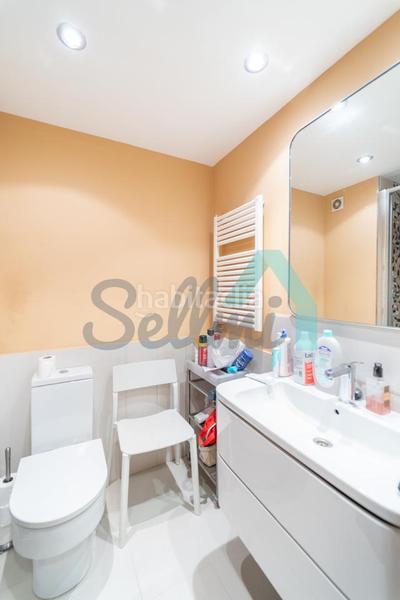 Foto db26fbbc-0510-4905-9b61-262339a77281. Etagenwohnung mit heizung parking in Laviada Gijón