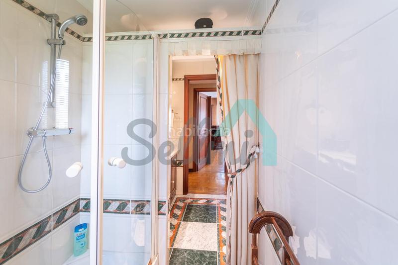 Foto 4b5ecad8-a63b-4d6e-bf10-efdd30eeefd6. Miete haus mit heizung parking in Ciudad Naranco - Prados de La Fuente Oviedo