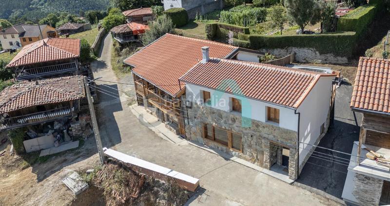 Foto 992828dd-e163-488d-9b36-a52fc0af1553. Casa con riscaldamento in Cudillero