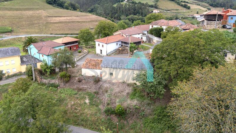 Foto 688993b8-4ee6-4ac4-8fe9-84a3cab59220. Casa aparellada amb calefacció a Valdés