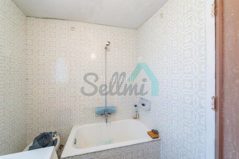 Foto c003b61a-3b31-4c54-8bc2-41ad249b1cb6. Casa aparellada amb calefacció a Valdés