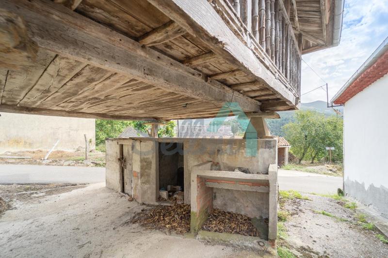 Foto e5b22eda-8dbb-4c79-8d9b-d9a174da5c04. Casa aparellada amb calefacció a Valdés