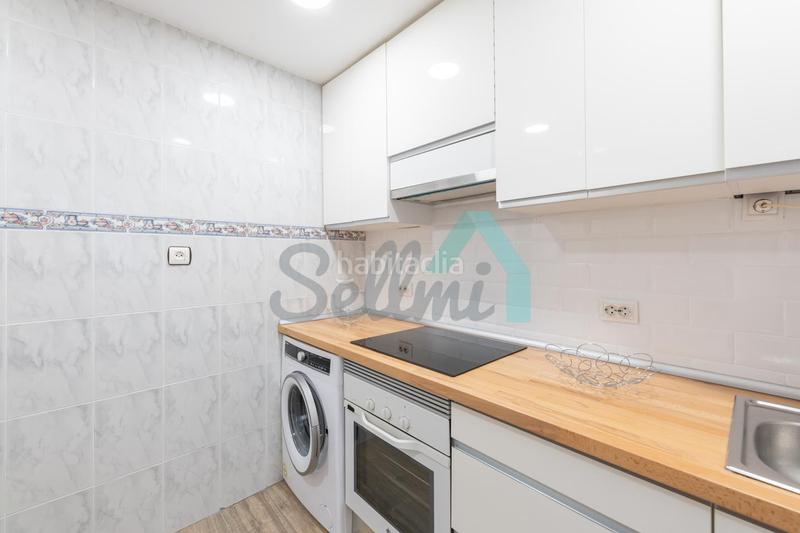 Foto 30bba993-40b7-4812-9d88-bc49d4653488. Etagenwohnung mit heizung in Milán - Pumarín Oviedo