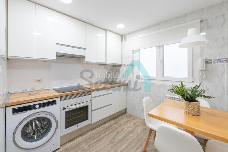 Foto e6cb7f87-bc62-4ae3-ad76-0b2dde95179d. Etagenwohnung mit heizung in Milán - Pumarín Oviedo