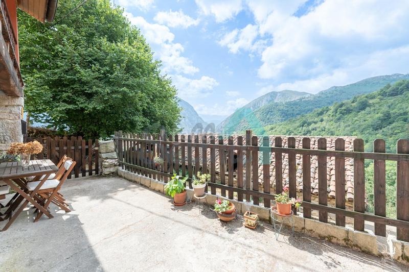 Foto 2c8c999d-4cf7-4d04-8fb2-c471a89f2764. Casa pareada en Proaza