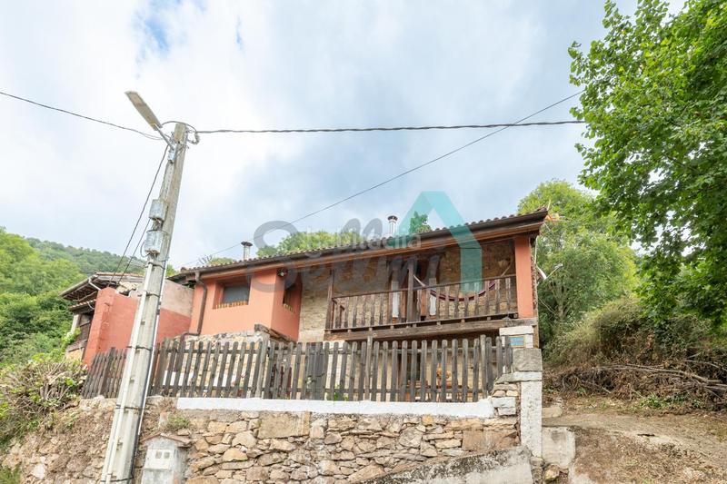 Foto 37f3018e-8e00-49d1-8541-fe26309e6386. Casa pareada en Proaza