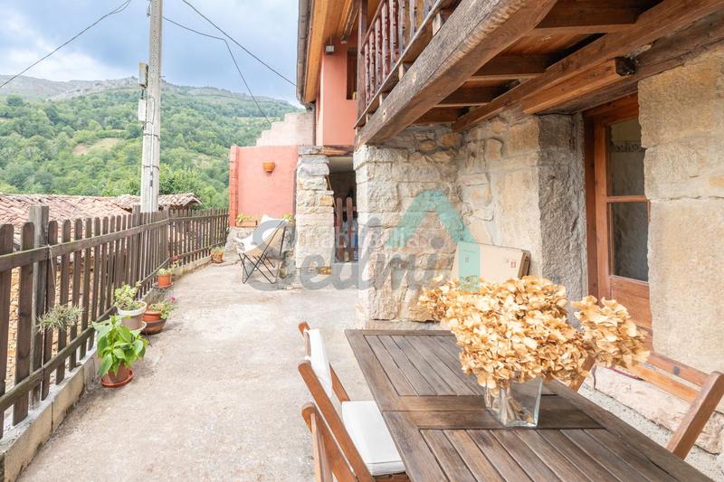 Foto 6b7919fc-3237-4ab5-8801-5109a9e69353. Casa pareada en Proaza