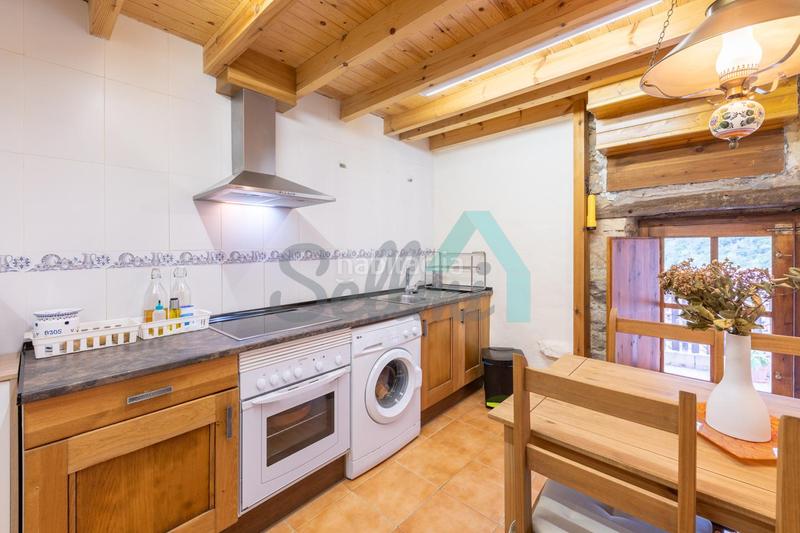 Foto 989b172a-b358-4b37-af0b-586c35883daa. Casa pareada en Proaza