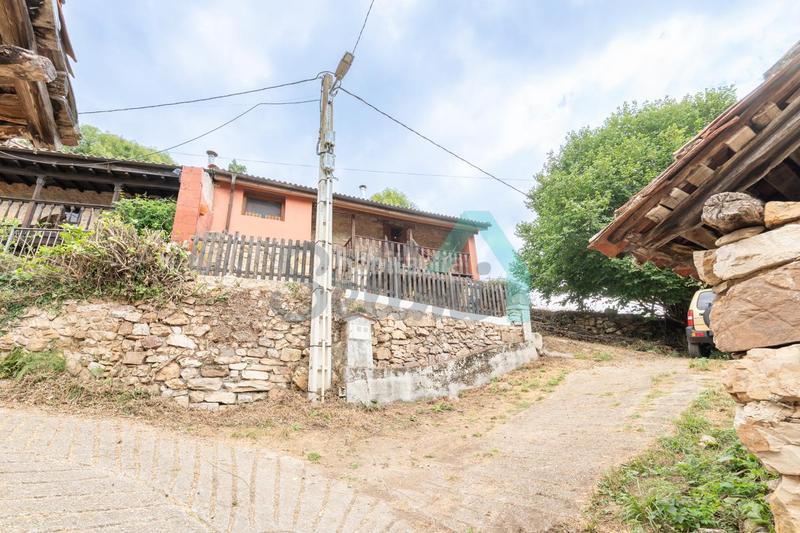 Foto 9964af64-d5ab-46cc-8b75-1dae877a1cb1. Casa pareada en Proaza