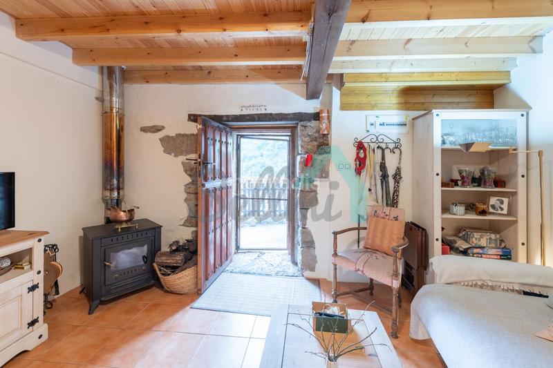 Foto d6946aac-435a-495d-b3ed-48f46c951336. Casa pareada en Proaza