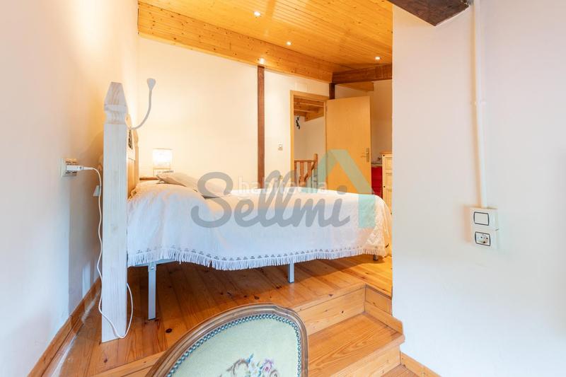 Foto e68e52cd-ec38-475d-abc8-313abd044187. Casa pareada en Proaza