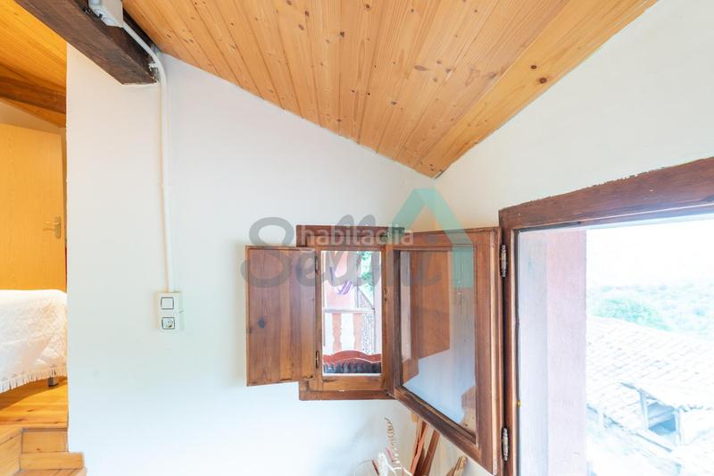 Foto ec7a7480-61a1-4bac-ab53-17f7f796ecc2. Casa pareada en Proaza