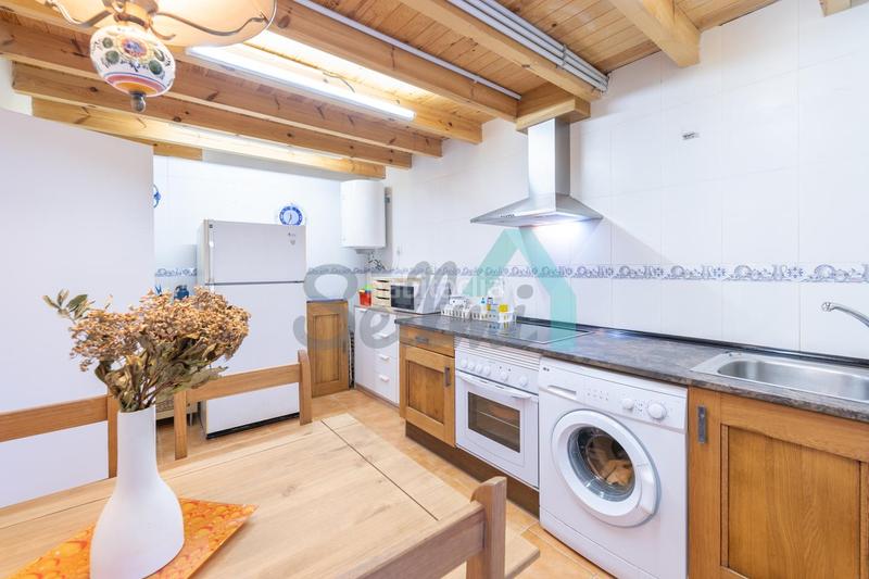 Foto ee99fb04-4115-413a-a06e-c3a29f1321e9. Casa pareada en Proaza