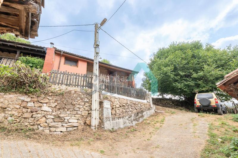 Foto ffd6f6b3-b42f-42f3-9977-13793120b42b. Casa pareada en Proaza