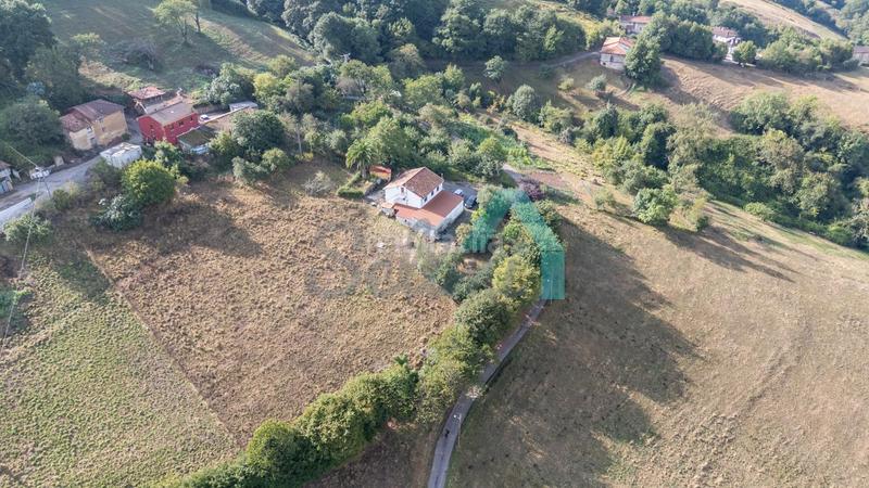 Foto 67bb917a-deae-4521-8d2e-f92d22772803. Casa amb calefacció aparcament a Parroquias Sur - La Manjoya Oviedo