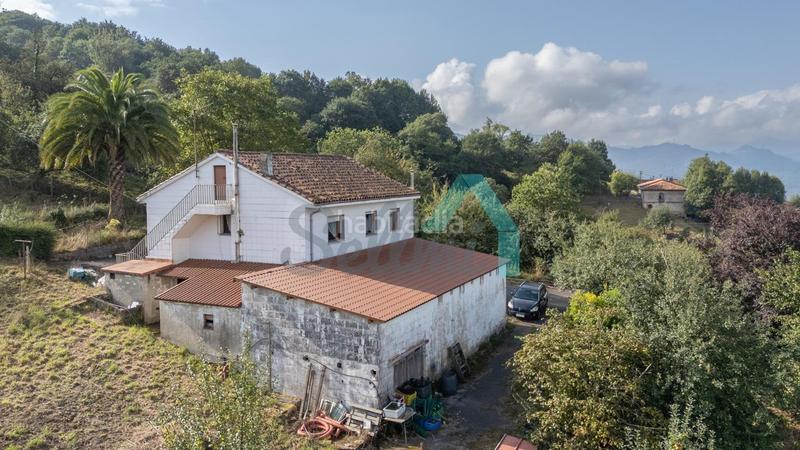Foto a0d1db9f-f1b8-4f2c-959c-aaa4765eae4d. Casa amb calefacció aparcament a Parroquias Sur - La Manjoya Oviedo