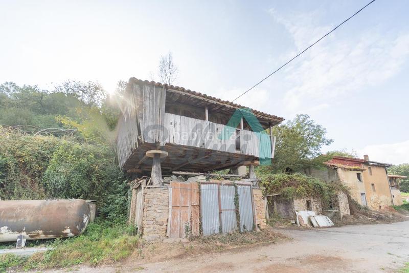 Foto ac9d540a-0095-4e6a-a263-4814cf0d1a6c. Casa amb calefacció aparcament a Parroquias Sur - La Manjoya Oviedo