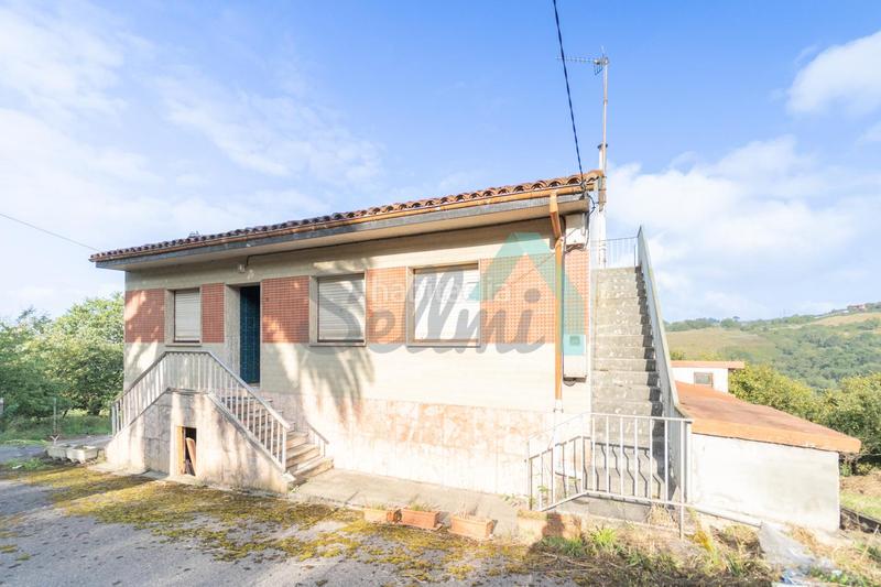 Foto b2d887c9-38d0-415e-91f7-b1e512d68d32. Casa amb calefacció aparcament a Parroquias Sur - La Manjoya Oviedo