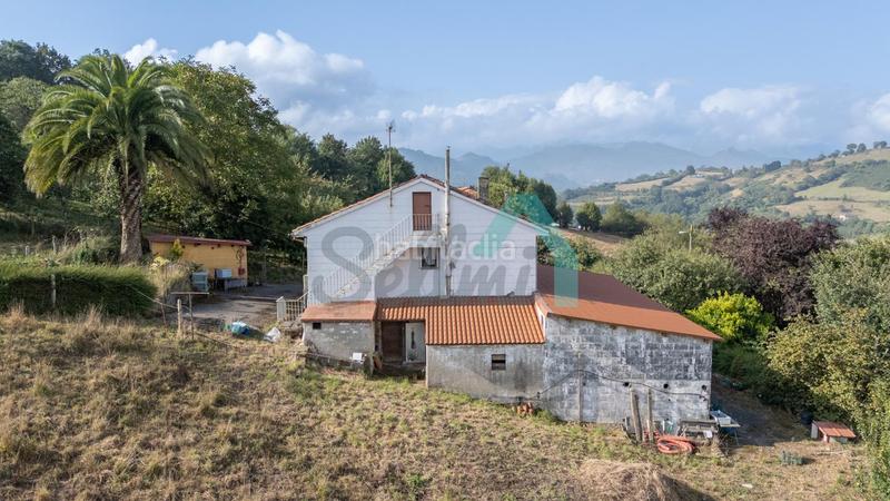 Foto b563d017-d96f-442e-8d44-f8fd7c1850ec. Casa amb calefacció aparcament a Parroquias Sur - La Manjoya Oviedo