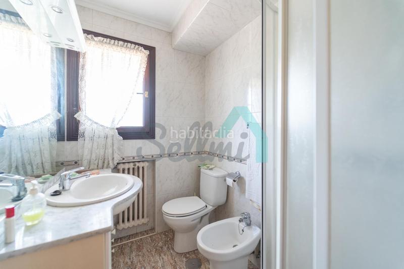 Foto e011d879-c7a5-443b-9991-305bbe9f4044. Haus mit heizung parking in Parroquias Sur - La Manjoya Oviedo