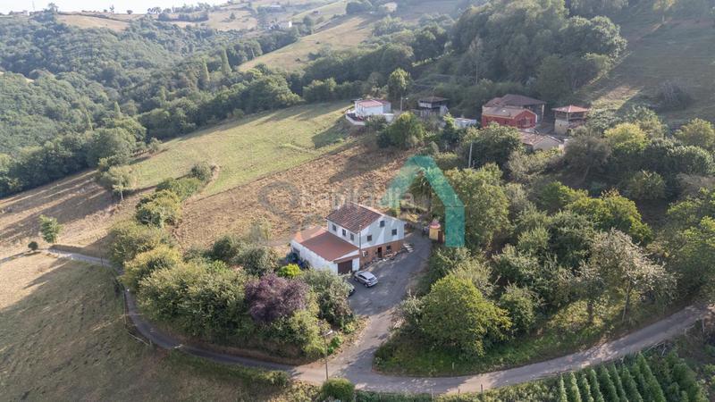 Foto 5d25148b-cbf9-4bec-bce4-94c4f29f12bb. House with heating parking in Parroquias Sur - La Manjoya Oviedo