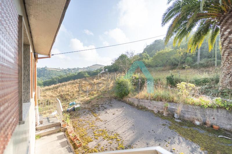 Foto c52218f4-eae3-48d8-bdc7-a90f405299e7. House with heating parking in Parroquias Sur - La Manjoya Oviedo