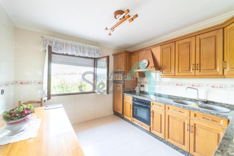 Foto 1de8eb02-d9df-4cf5-bd64-c182ec7c38b3. Maison avec chauffage parking dans Parroquias Sur - La Manjoya Oviedo