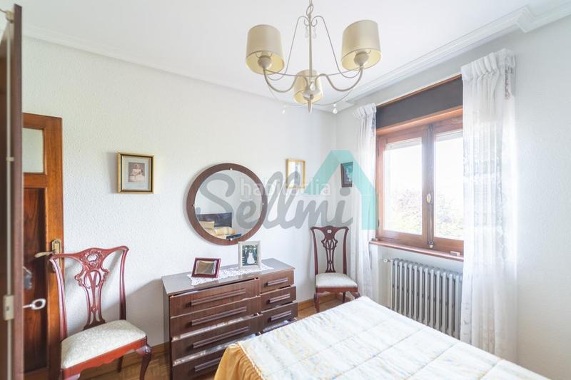 Foto b702fac6-18d1-43b5-adfb-225770aa326e. Maison avec chauffage parking dans Parroquias Sur - La Manjoya Oviedo