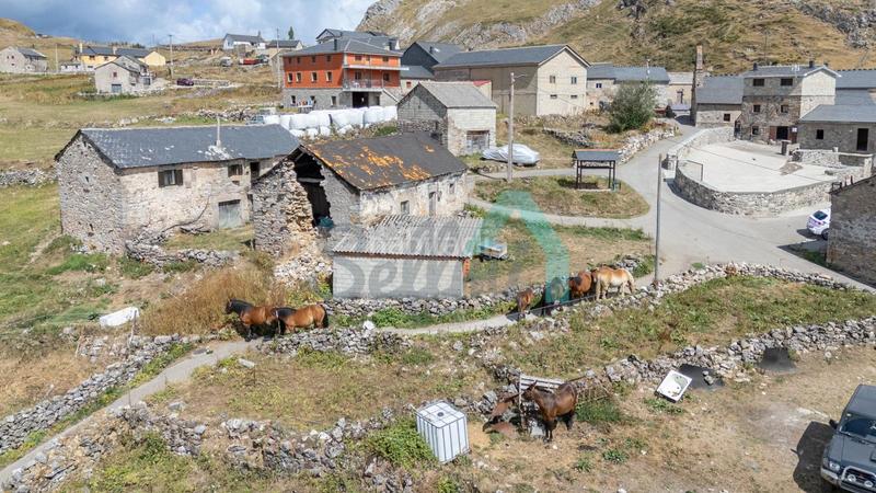 Foto 39957773-e6ed-4128-afdc-b8a269f50dd0. Bauernhof in Somiedo