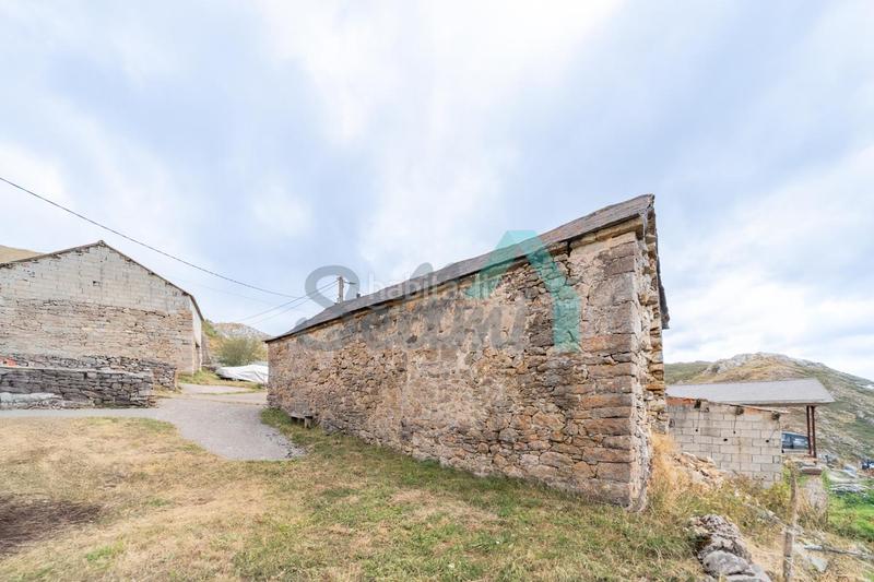 Foto 22854873-8773-430b-9f6f-88eca2c97fb6. Masía en Somiedo