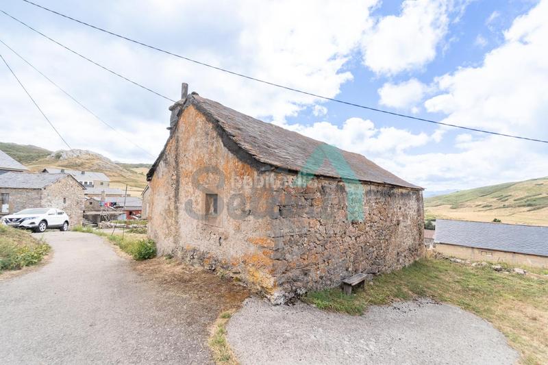 Foto c77474c3-6f71-4525-a9fd-437a63bb353f. Masía en Somiedo