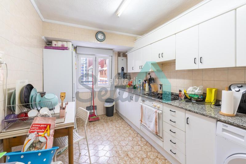 Foto f7b4de2a-ec8c-449f-b306-33ecbe52aab8. Etagenwohnung in Centro Gijón