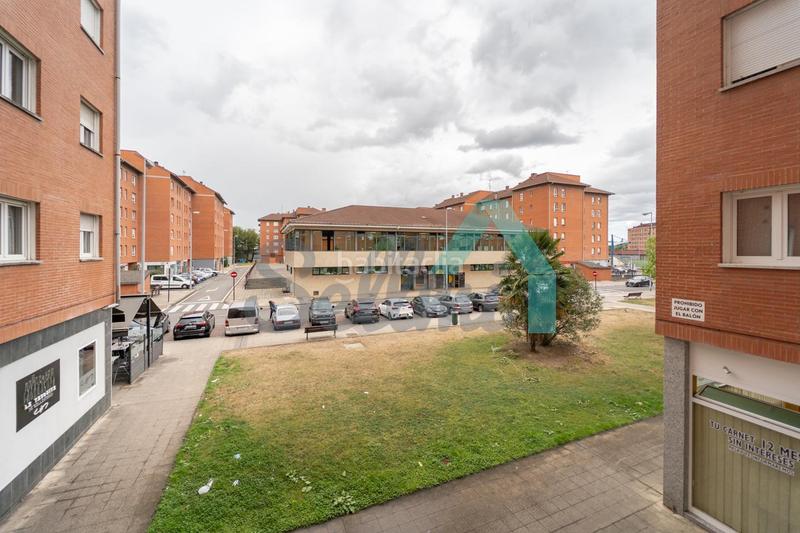 Foto 085c117c-773c-42a9-8702-e2a82ec8510e. Appartamento con riscaldamento parcheggio in Corredoría - La Carisa - Prado de La Vega Oviedo
