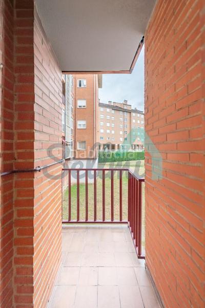 Foto b875c296-f8f1-4ef6-9471-822426c0bb0c. Appartamento con riscaldamento parcheggio in Corredoría - La Carisa - Prado de La Vega Oviedo