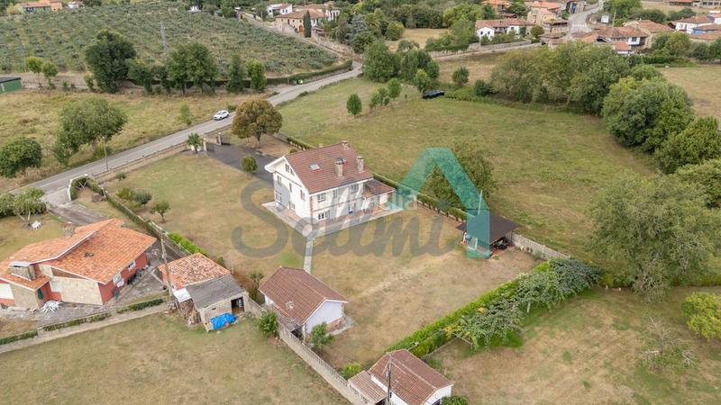 Foto 95b4192a-582f-4e55-bb6d-122255084c60. House with heating parking in Selorio - Tornón Villaviciosa