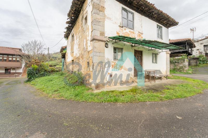 Foto 99682cce-1347-49e7-b6e5-9b1c0e9f7a41. Casa pareada en Grado