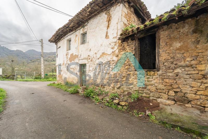 Foto d83e7a4f-0aa8-4ab7-9b4c-6f0fc16360a9. Casa pareada en Grado