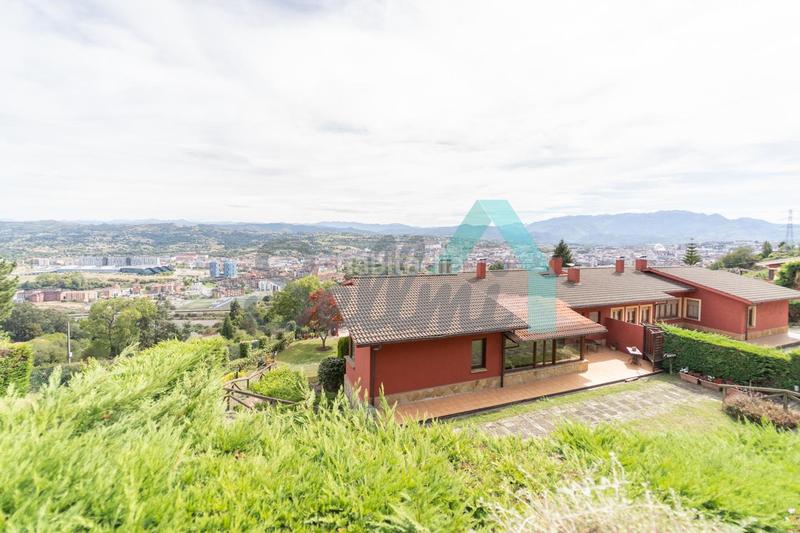 Foto 159b353b-5c01-45fb-8c4b-f163e4ead100. Doppelhaus mit heizung parking in Parroquias Norte - Naranco Oviedo