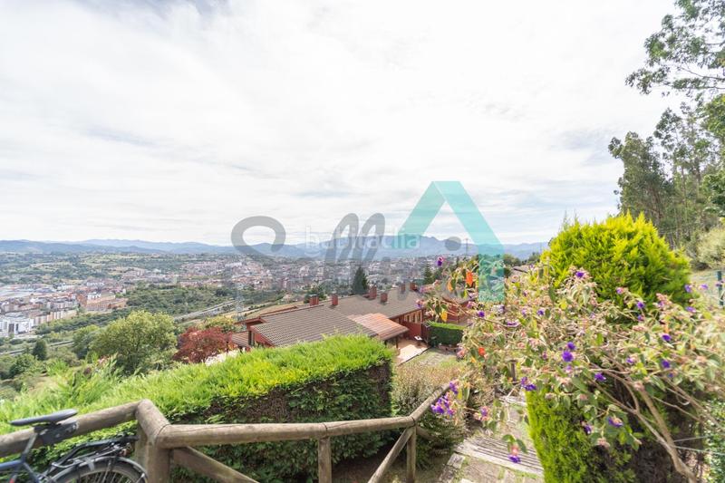 Foto 159c6b65-fbb0-4174-ba38-74719021e5cc. Doppelhaus mit heizung parking in Parroquias Norte - Naranco Oviedo