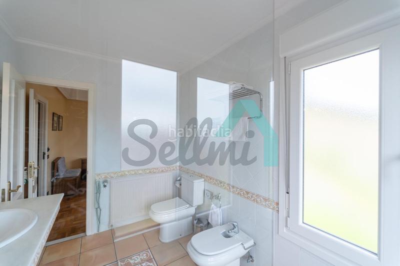 Foto 4941e8c8-b19b-447c-aaad-deb3f278e687. Doppelhaus mit heizung parking in Parroquias Norte - Naranco Oviedo