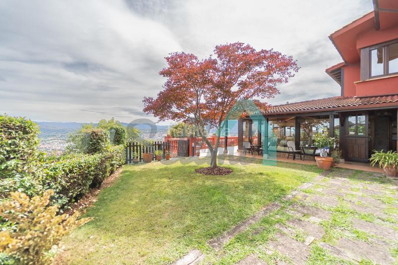 Foto 66ed749e-f44f-48d4-92ff-766397bf6dd9. Doppelhaus mit heizung parking in Parroquias Norte - Naranco Oviedo