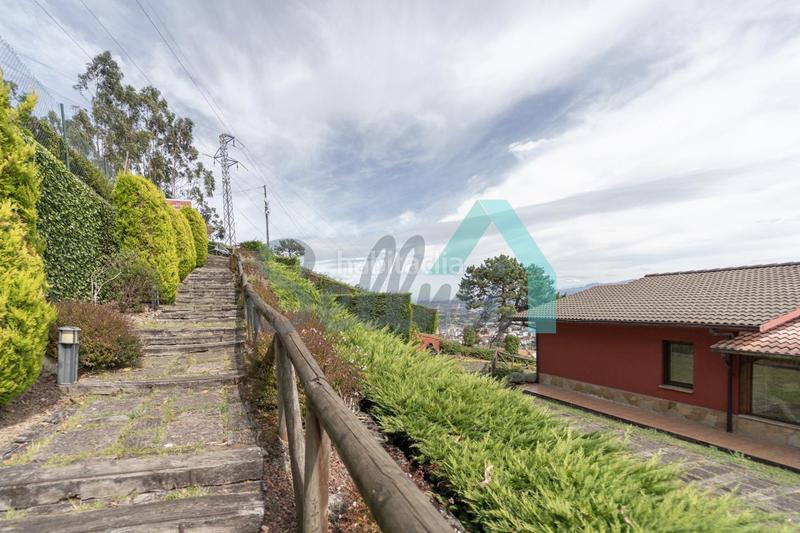 Foto 72ed6fdd-0981-40bf-93cb-c31f03fb6bc8. Doppelhaus mit heizung parking in Parroquias Norte - Naranco Oviedo